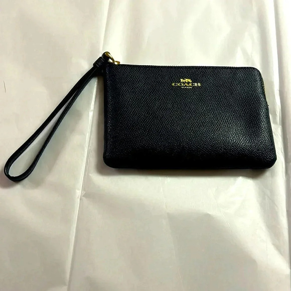 NWT Coach cross grain leather corner zip wristlet. - Picture 1 of 5